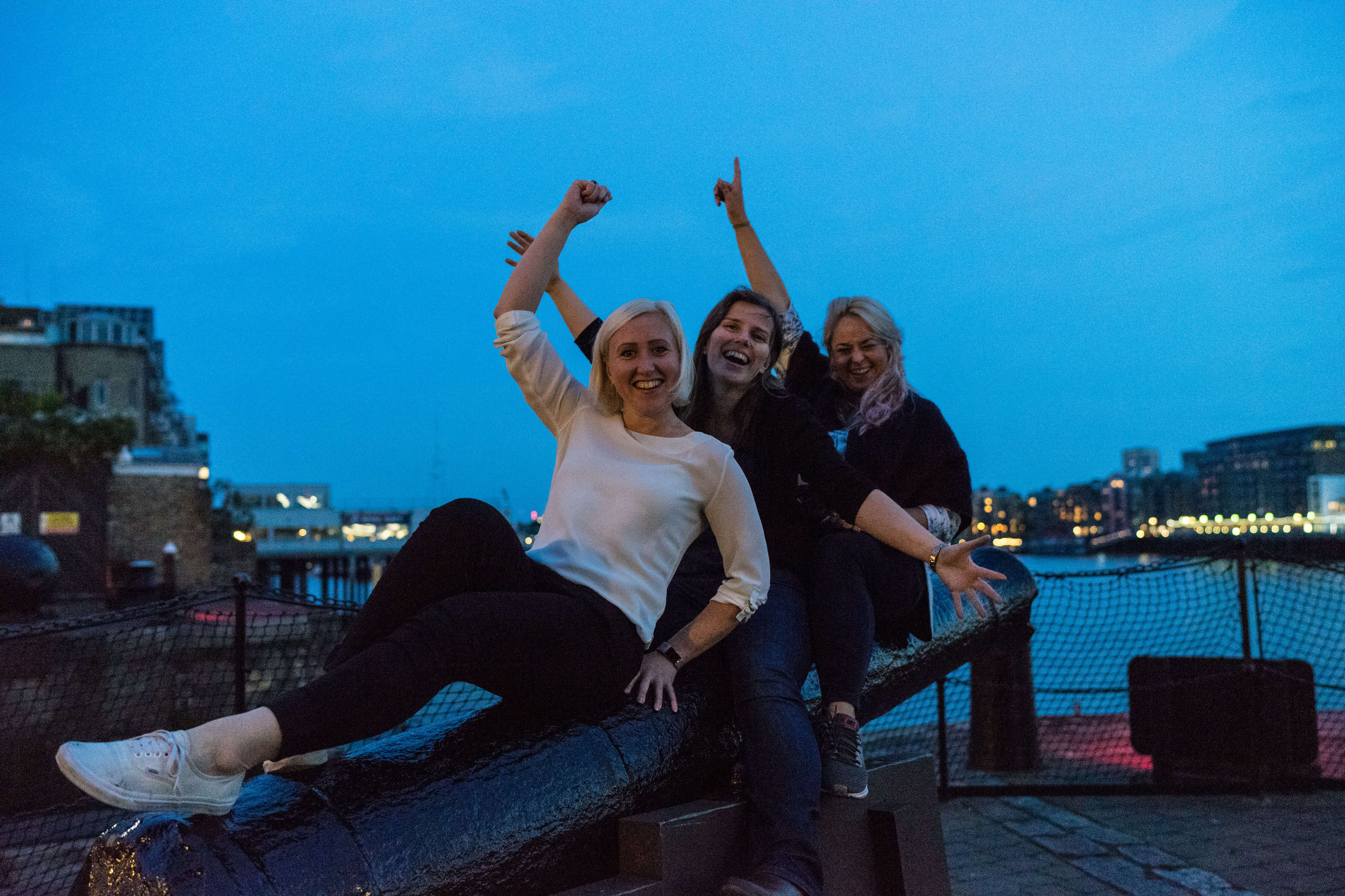 Team Status Row - Jess Rego, Caroline Wilson & Susan Ronaldson