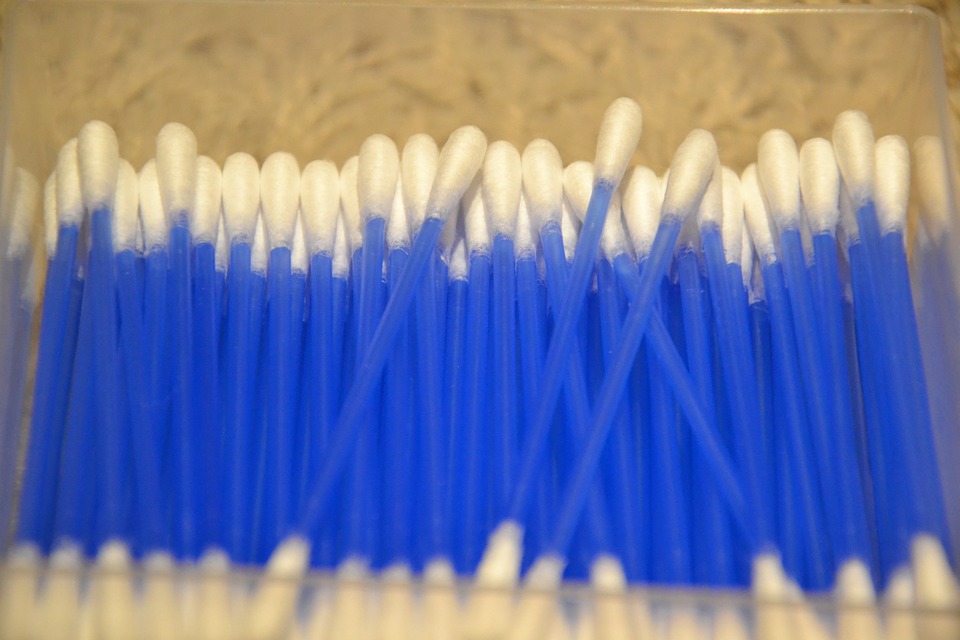 Plastic cotton buds